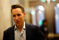 Hawley Says Trump Tirade Against Him Came After GOP Senators Told President Stock Trading Ban Would Force Sale of Mar-a-Lago